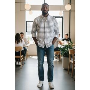 J.Crew Men's Tailored Fit Button-Down Shirt – White/Navy Check – Size M